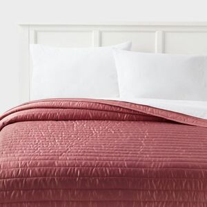 Room Essentials - Twin/Twin Extra Long Satin Quilt Rose Pink - Room  Pink